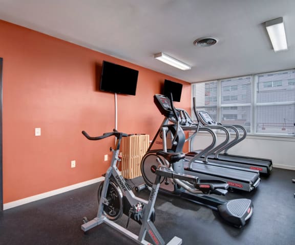 Latitude gym - Weidner Real Estate Properties Apartments in Milwaukee, WI