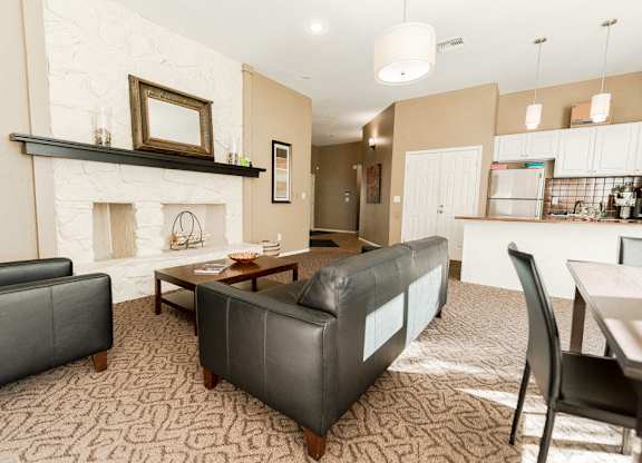 Lakewood Apartments - Arbor Pointe Apartments - Clubhouse