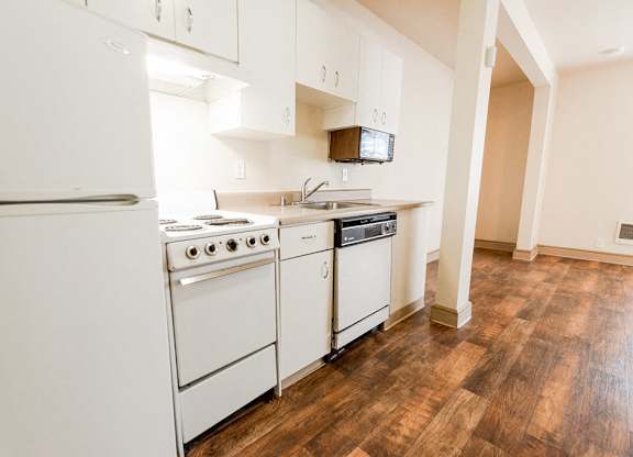 Kitchen at Zindorf, Washington