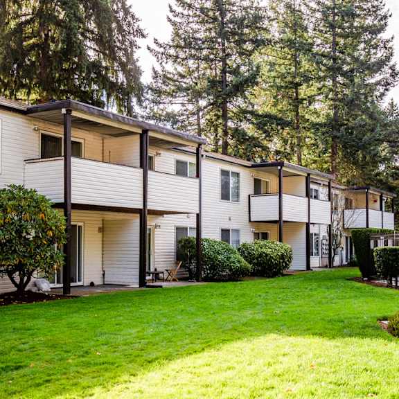 Lush Green Lawn Area at Arbor Pointe, Lakewood, 98498