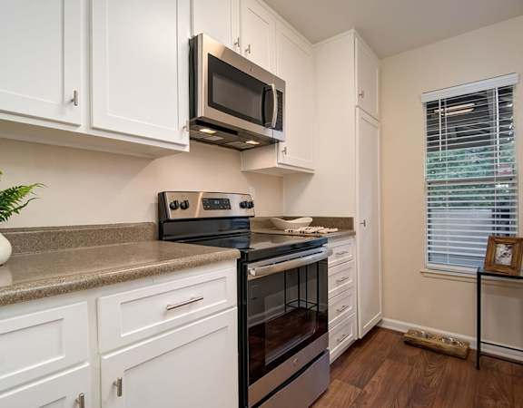 Gourmet Kitchens at Wilbur Oaks Apartments, Thousand Oaks, CA