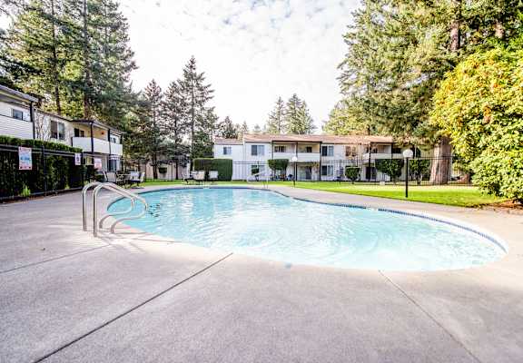 Large Outdoor Clear Pool at Arbor Pointe, Lakewood