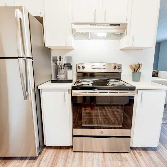 Modern Kitchen with Modern Appliances at Arbor Pointe, Lakewood, 98498