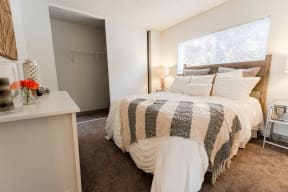 Kent Apartments - Driftwood Apartments - Bedroom 2