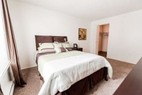 Steilacoom Apartments - Harbor Oaks Apartments - Bedroom 1