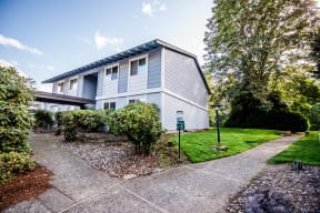 Sumner Apartments - The Retreat Apartments - Front Exterior