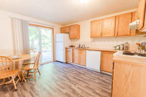 Sumner Apartments - The Retreat Apartments - Kitchen, Dining Room, and Patio