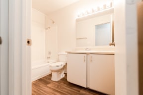 Lakewood Apartments - Arbor Pointe Apartments - Bathroom