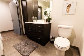 Seattle Apartments - Icon Apartments - Bathroom