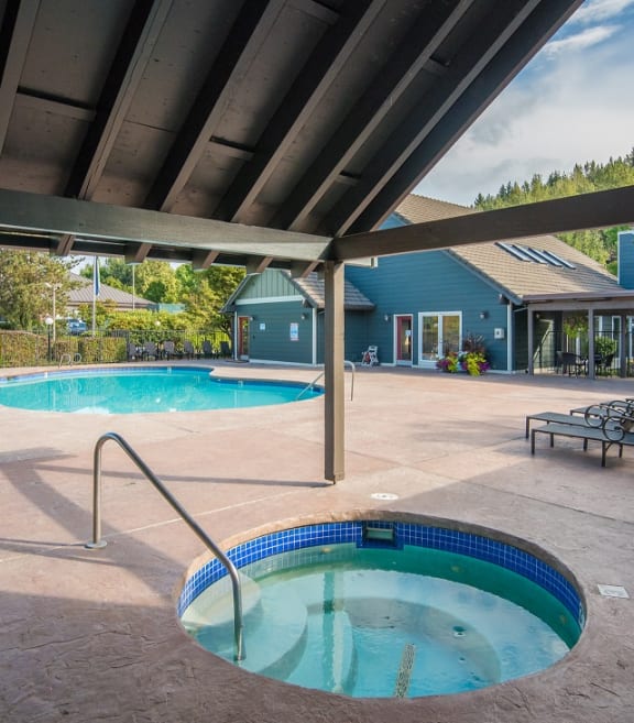 Clackamas Apartments Crown Court