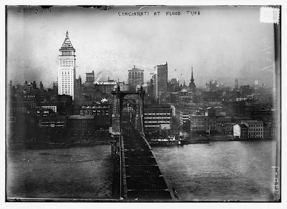 A black and white photograph of Cincinnati at flood time.