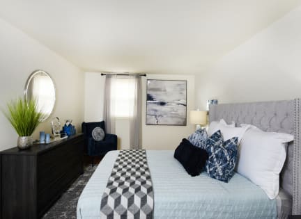 Hyde Park Apartments master bedroom with large closet