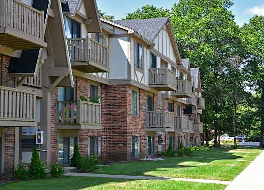 Walking Paths to Homes at Woodland Place, Midland, 48640
