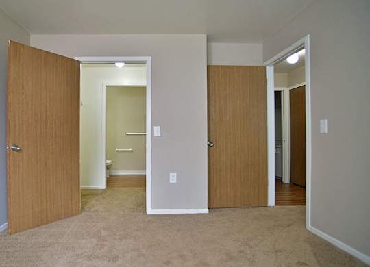 Walk In Closet at Windsor Place, Davison, MI, 48423