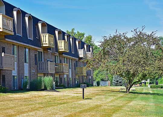 Helpful, Caring Leasing Team at Windsor Place, Davison, 48423