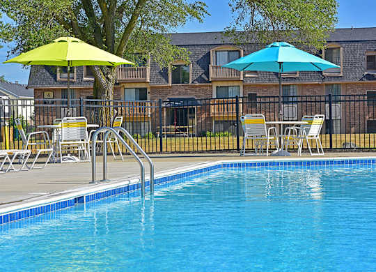Outdoor Swimming Pool at Windsor Place, Davison, MI