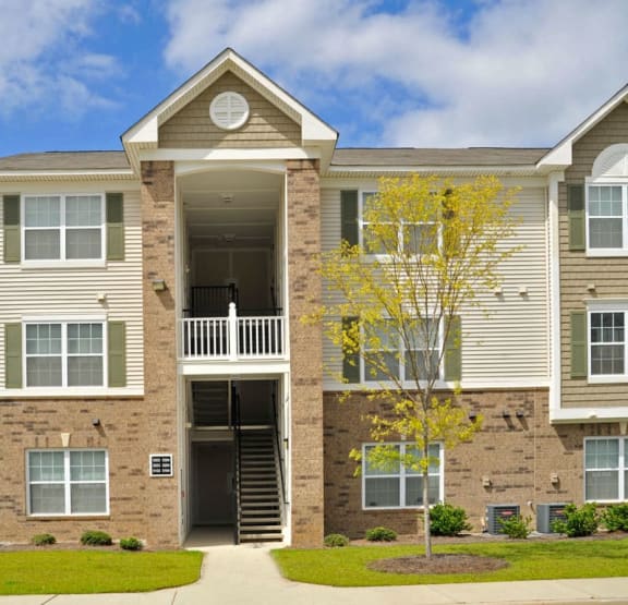 Front View at Killian Lakes Apartments & Townhomes in Columbia, SC