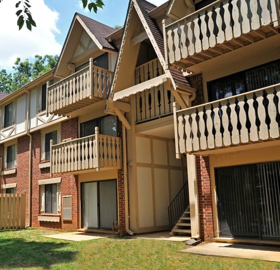 Exterior View at Laurel Woods Apartments in Greenville, SC