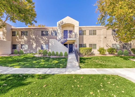 Lush grounds at Country Club at Valley View Senior Apartments in Las Vegas, NV, For Rent. Now leasing 1 and 2 bedroom apartments.