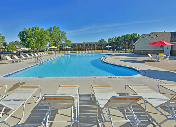 Resort Style Swimming Pool at Windsor Place, Michigan, 48423