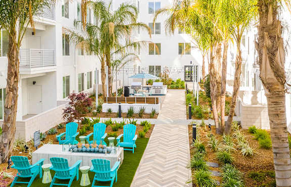 Exterior courtyard at Embark Apartments in Fremont CA