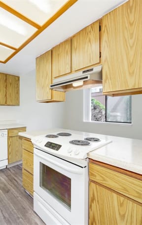 Hampton Court Apartments in Everett WA