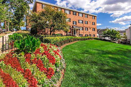 Exterior-Building-Shot-Grandview-Village-Apartments