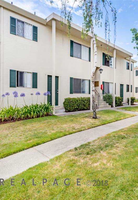 Beautiful Landscaping at Colonial Garden Apartments, San Mateo, 94401