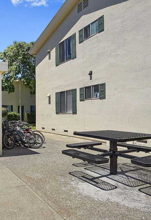 Barbecue Area at Colonial Garden Apartments, San Mateo, 94401