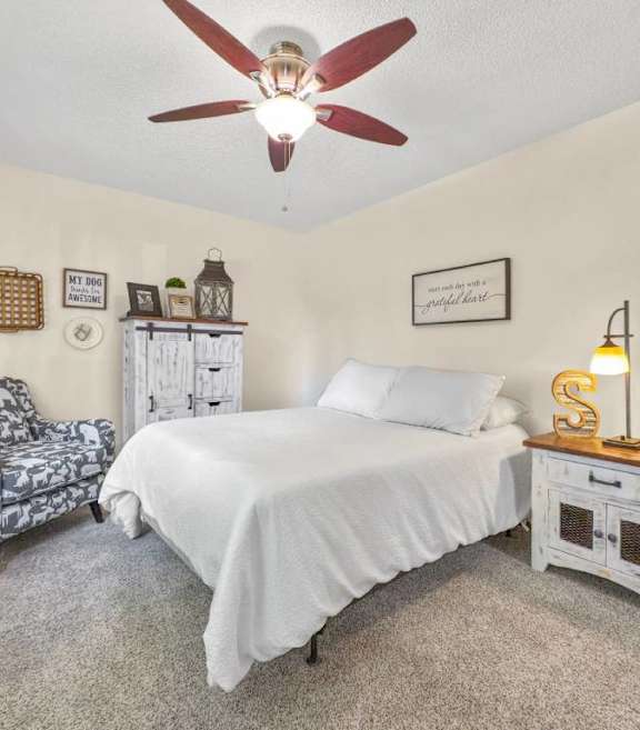 Sun Prairie Vista Court Apartments in West Des Moines IA