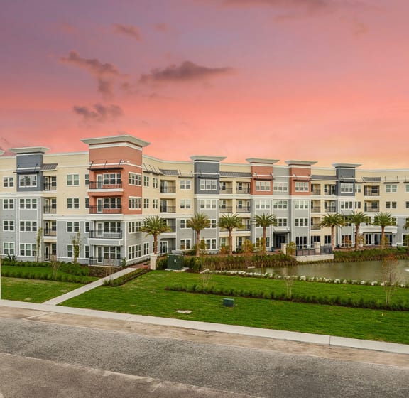 Grady Square Luxury Apartments in Tampa, FL