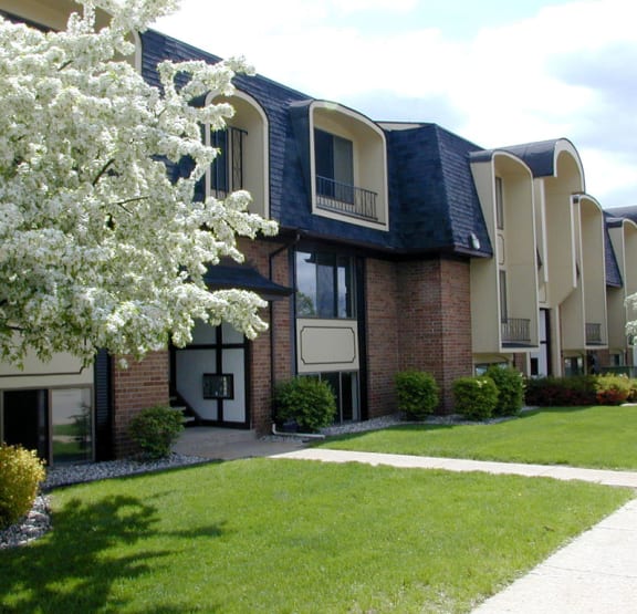 Exterior at Seville Apartments, Kalamazoo, MI