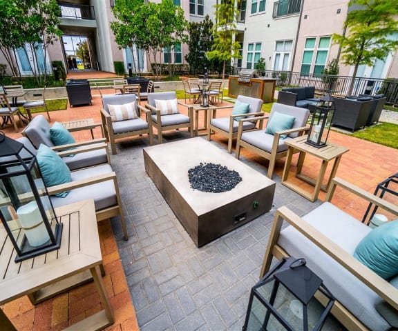 Parkside at Firewheel Outdoor Seating Garland Texas Apartment
