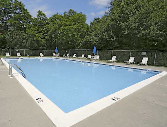 Cub Hill Apartments Parkville Pool