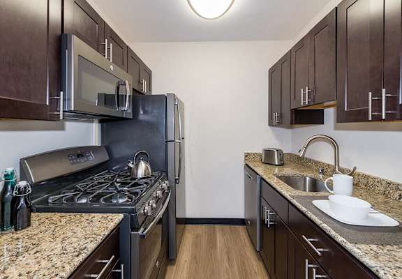 Granite Counterops at The 925 Apartments, Washington, Washington