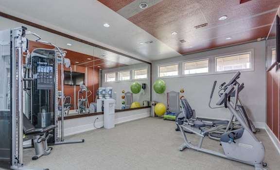 the gym at Nickle Creek Apartments in Lynnwood WA
