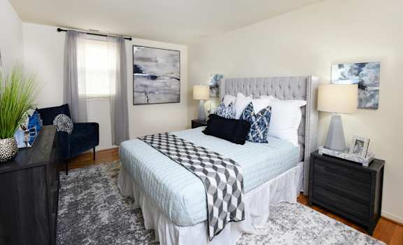 Hyde Park Apartments master bedroom with large closet
