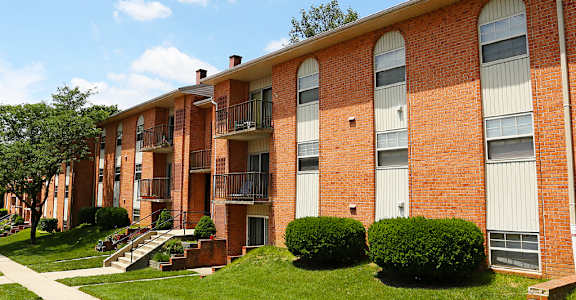 Cub Hill Apartments exterior front view