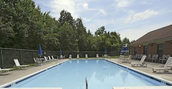 Cub Hill Apartments Parkville Pool