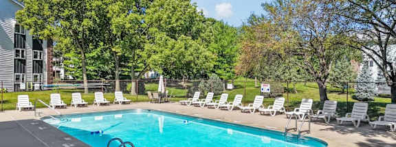 Sun Prairie Vista Court Apartments in West Des Moines IA