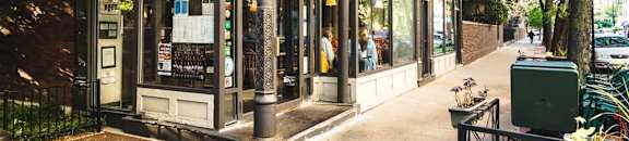 Local Restaurant at Park View Apartments, Chicago, 60614