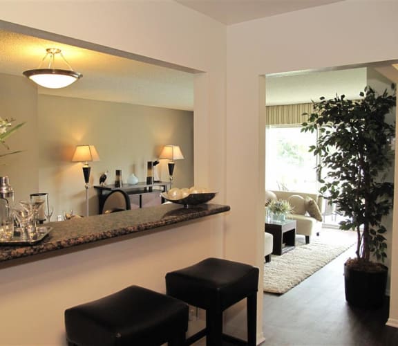 Versailles on the Lake Apartments Apartments in Santa Ana, CA