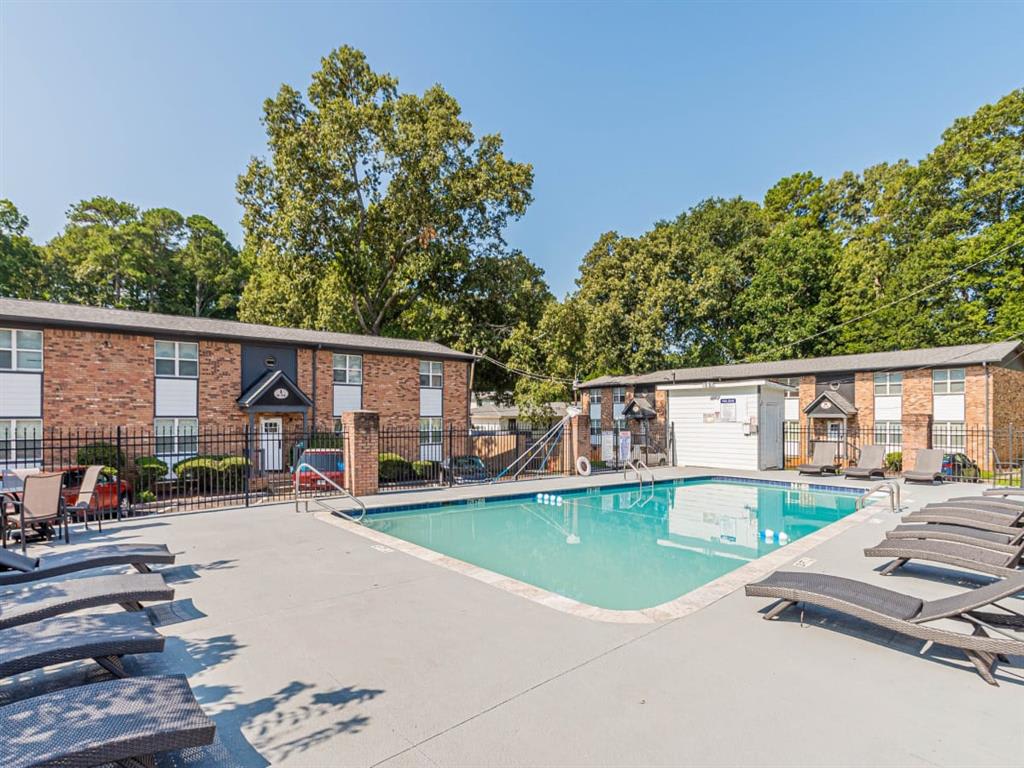 Photos and Video of Oaks Apartments in Smyrna, GA