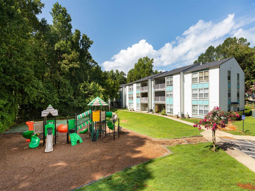 Photos and Video of Oaks Apartments in Smyrna, GA