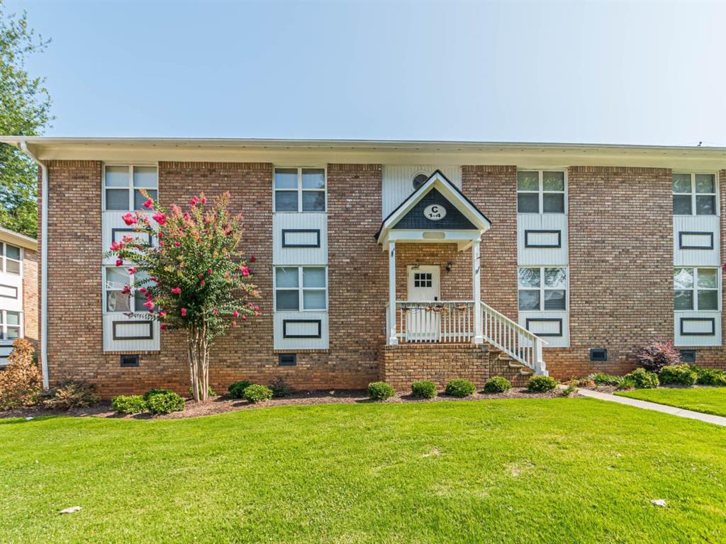Photos and Video of Oaks Apartments in Smyrna, GA