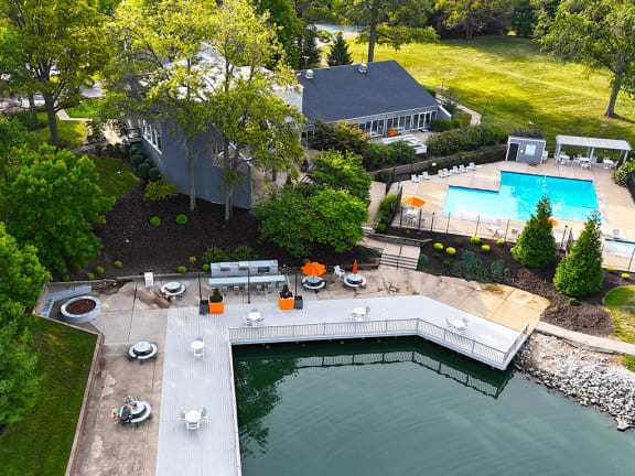 Creve Coeur apartment community 