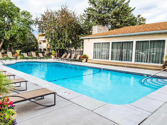 The Pines of Burnsville - Outdoor Pool