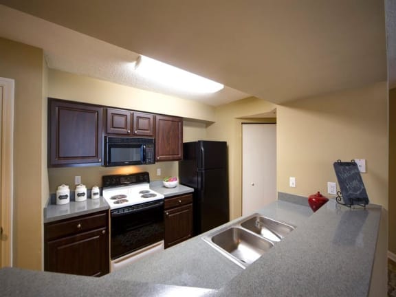 Fully Equipped Eat-In Kitchen at Leigh Meadows Apartments, Jacksonville, 32257