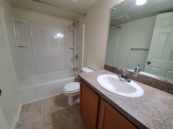 11109 Bathroom at Stone Ridge Apartments in Wixom, MI 48393