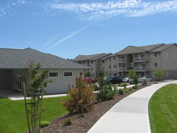 Beautiful Grounds at FOREST CREEK APARTMENTS, Spokane